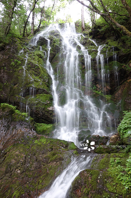 湖北省神农架林区金猴岭金猴飞瀑图片素材