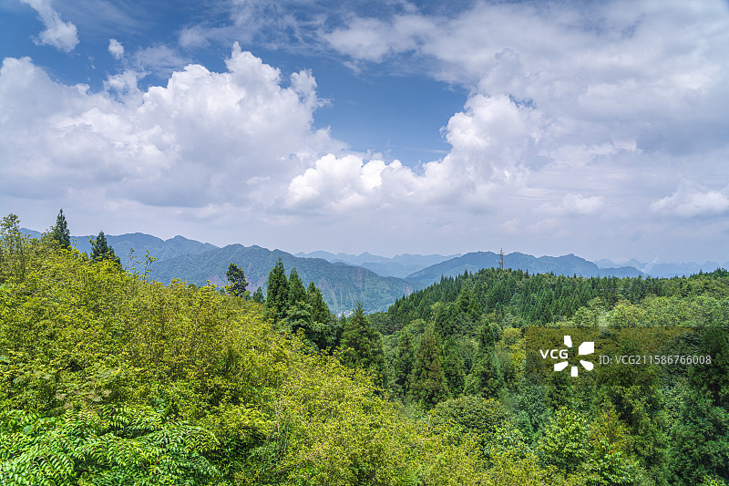 贵州 六盘水 野玉海国家级旅游度假区 观光小火车 千户彝寨图片素材