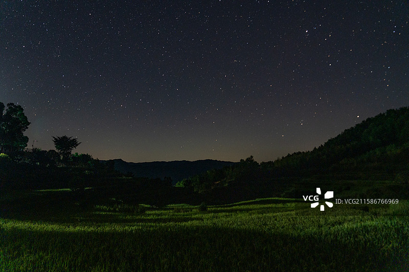 雾云山梯田星空图片素材