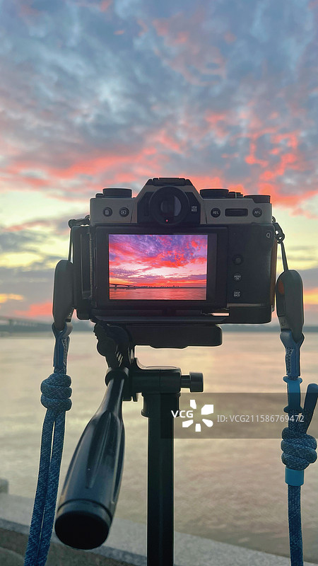 拍摄黄石朝阳阁江滩公园朝霞的瞬间图片素材