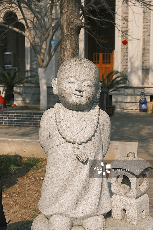 武汉古德寺小和尚两尊小和尚像图片素材