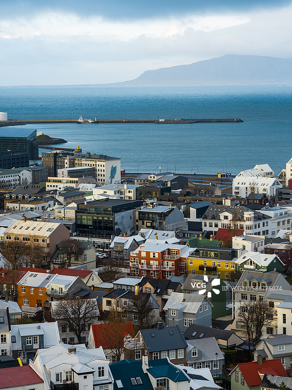 从哈尔格林姆教堂俯瞰的雷克雅未克街道图片素材