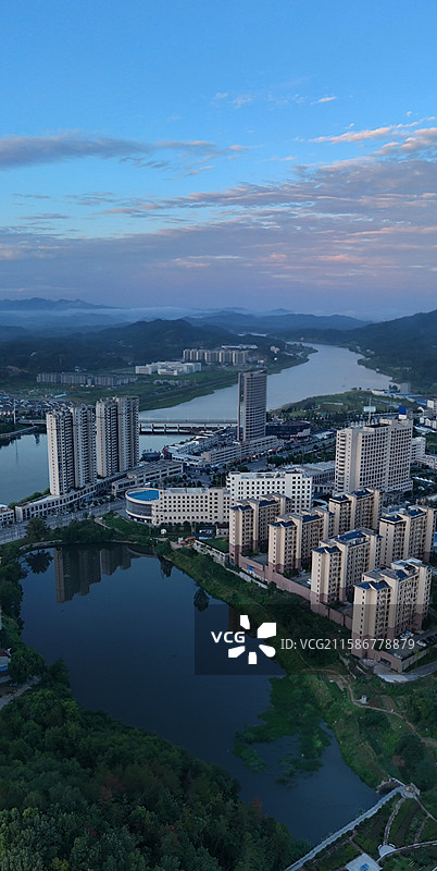 航拍英山县城一河两岸风光图片素材