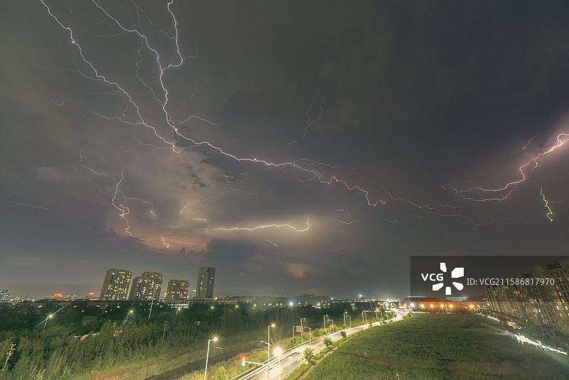 山东省东营市夜空闪电图片素材