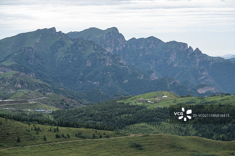 夜爬北京最高峰东灵山，只为那云海日出，可惜风雨交加图片素材