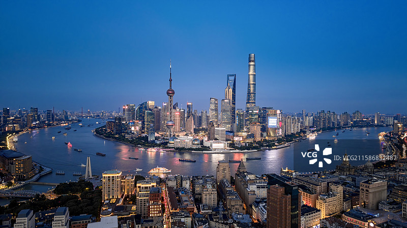 上海外滩陆家嘴极致蓝调夜景图片素材