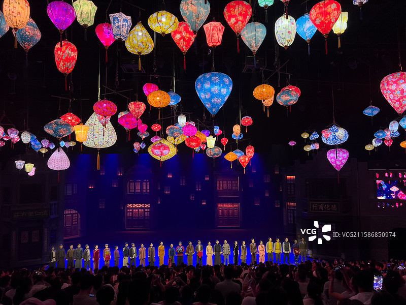 河南省 郑州市 中牟县 电影小镇 剧场  实景演出 舞台 穿越德化街 舞台剧表演图片素材