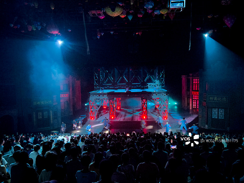 河南省 郑州市 中牟县 电影小镇 剧场  实景演出 舞台 穿越德化街 舞台剧表演图片素材