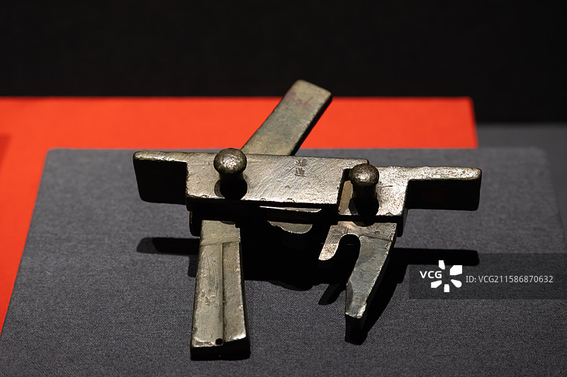 “郭工稽福造”铜弩机，东汉（公元25~220年），广东省博物馆藏图片素材