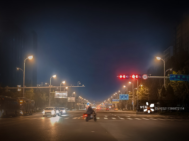 蓝调时间的街景图片素材