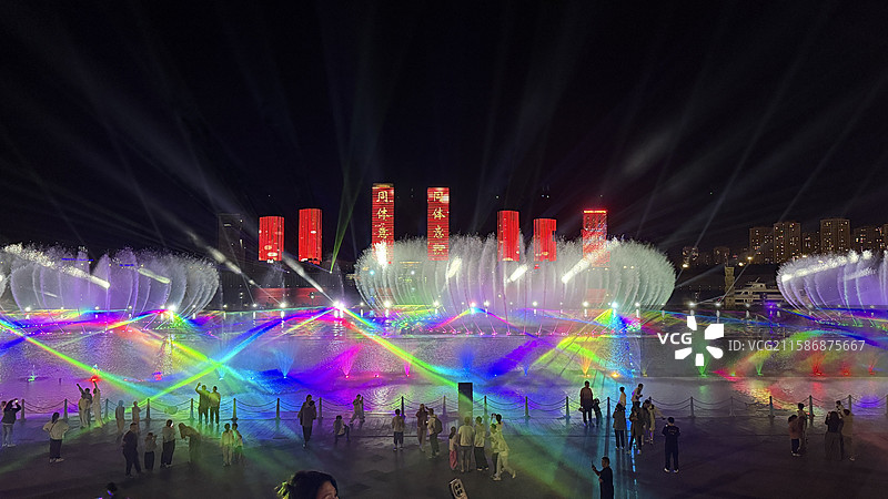 鄂尔多斯乌兰木伦湖音乐喷泉亚洲最大音乐喷泉图片素材