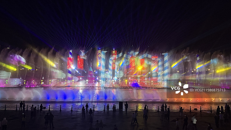 鄂尔多斯乌兰木伦湖音乐喷泉亚洲最大音乐喷泉图片素材