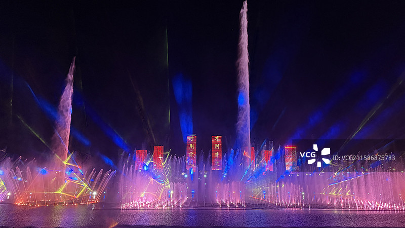 鄂尔多斯乌兰木伦湖音乐喷泉亚洲最大音乐喷泉图片素材