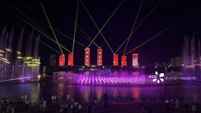 鄂尔多斯乌兰木伦湖音乐喷泉亚洲最大音乐喷泉图片素材