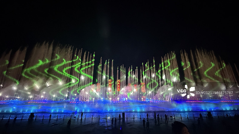 鄂尔多斯乌兰木伦湖音乐喷泉亚洲最大音乐喷泉图片素材
