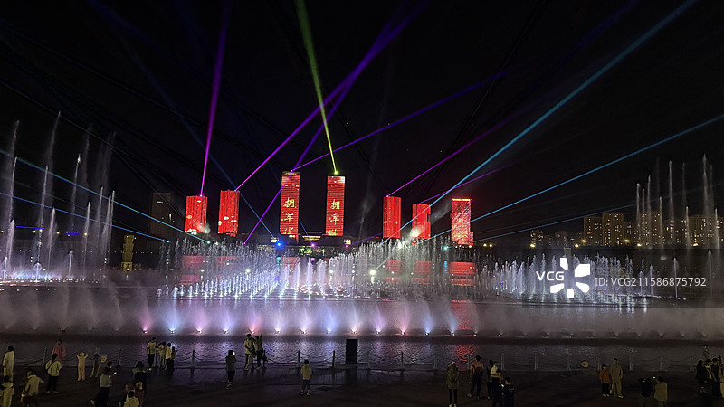 鄂尔多斯乌兰木伦湖音乐喷泉亚洲最大音乐喷泉图片素材