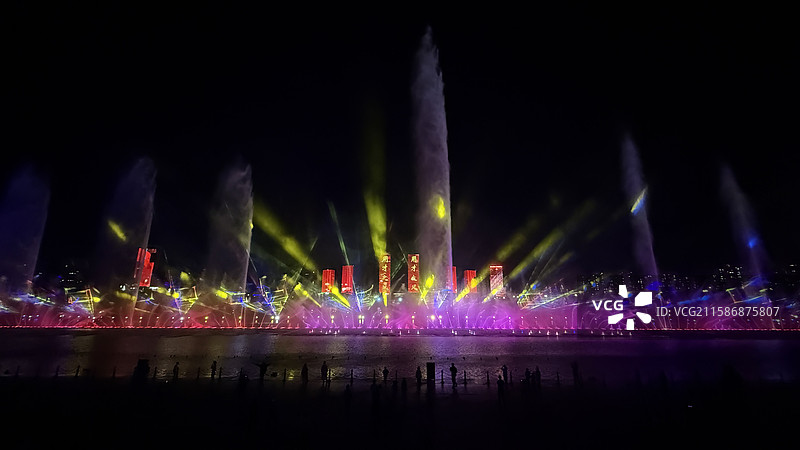 鄂尔多斯乌兰木伦湖音乐喷泉亚洲最大音乐喷泉图片素材