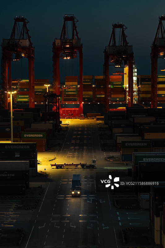 夜晚的洋山港图片素材