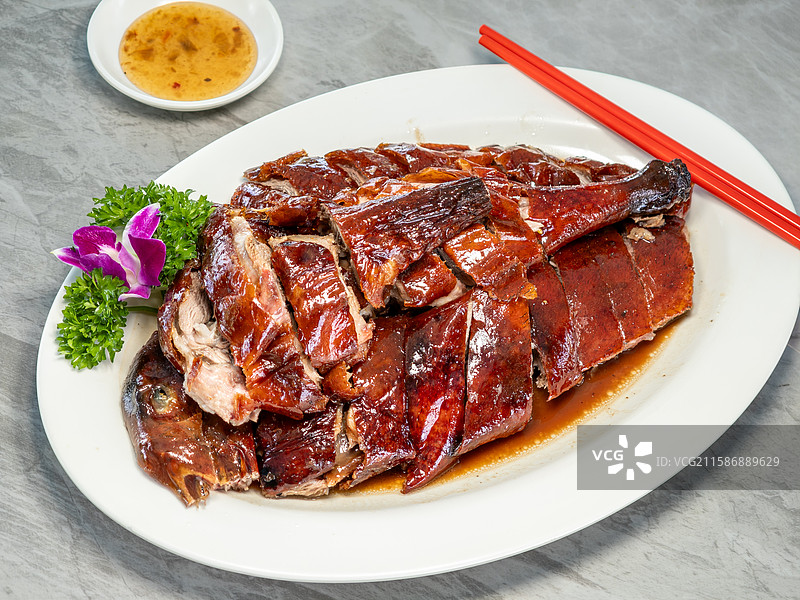 餐盘里的烧鹅图片素材