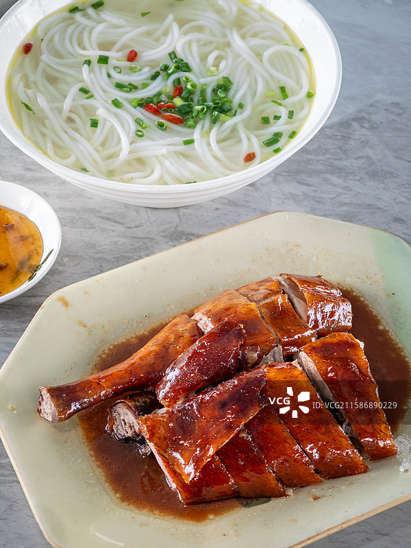 广东东莞传统美食烧鹅濑粉图片素材