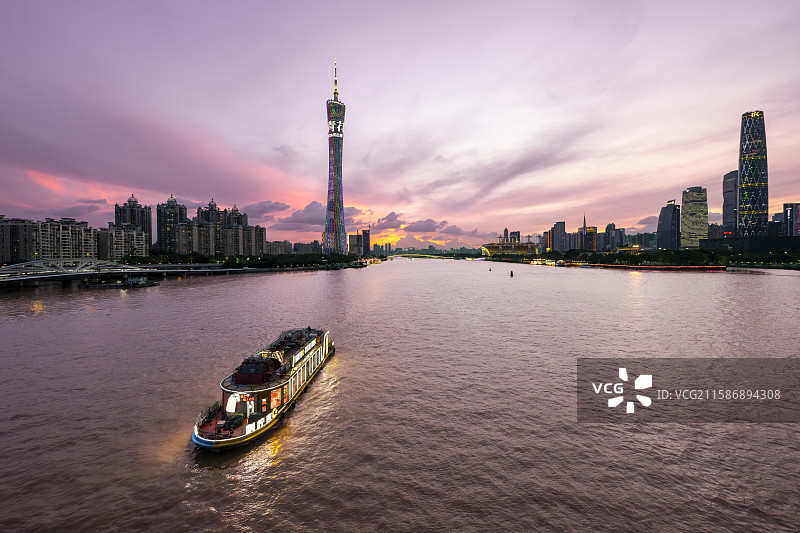 珠江的黄昏—海心沙、广州塔、滨江东图片素材