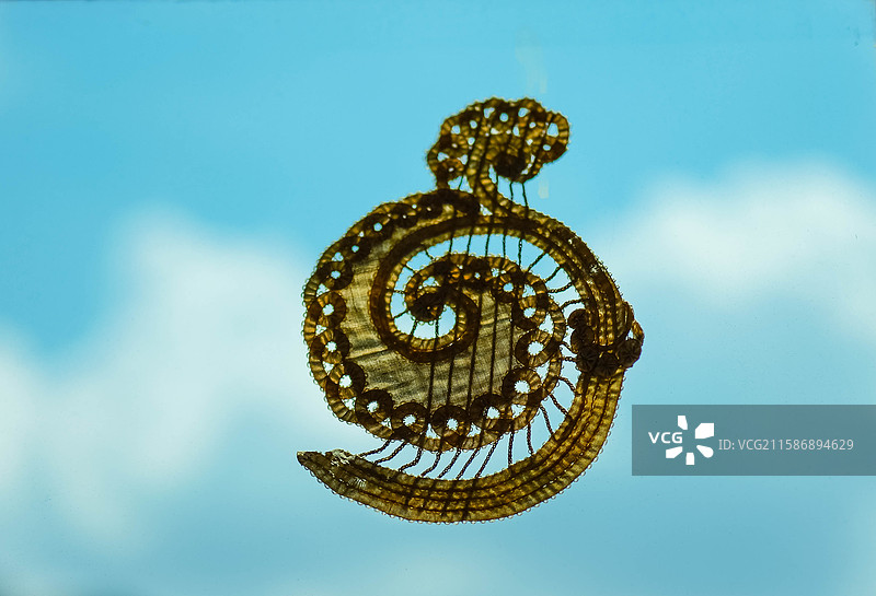 逆光下的编织物通透之美图片素材