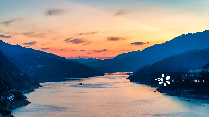 重庆巫山长江风光与长江航运图片素材