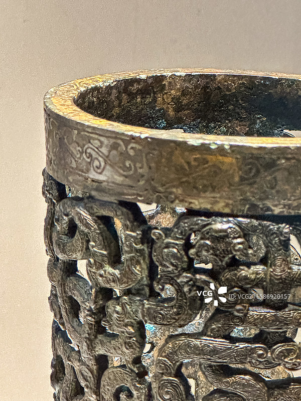 战国 镂空蟠螭纹香薰杯 保利艺术博物馆图片素材