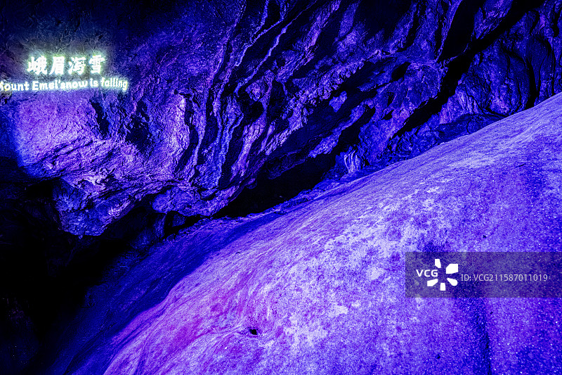 玉华洞 雷公洞 峨眉泻雪 碳酸钙结晶沉积物 福建三明将乐县玉华古洞风景名胜 喀斯特地貌溶洞图片素材