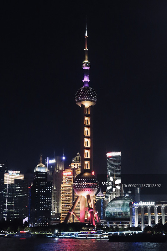 上海东方明珠夜景亮灯图片素材