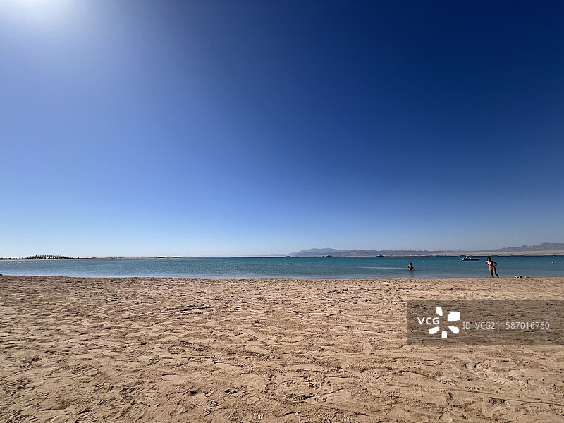 埃及赫尔格达红海旅游度假区海岸线美景 埃及赫尔格达 索马湾 红海海岸线 浪漫海边度假区 度假栈桥图片素材