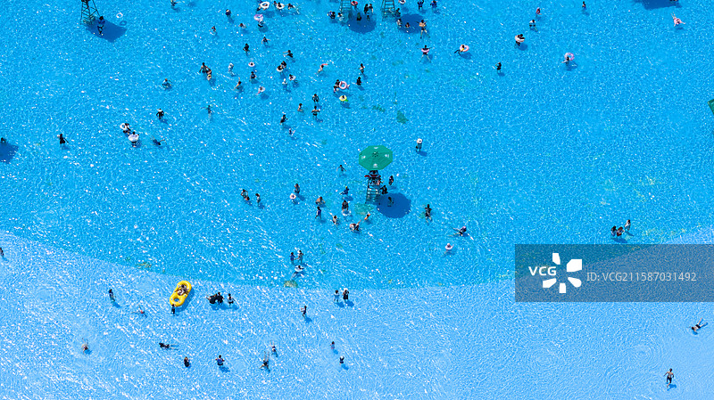 夏日泳池派对狂欢图片素材