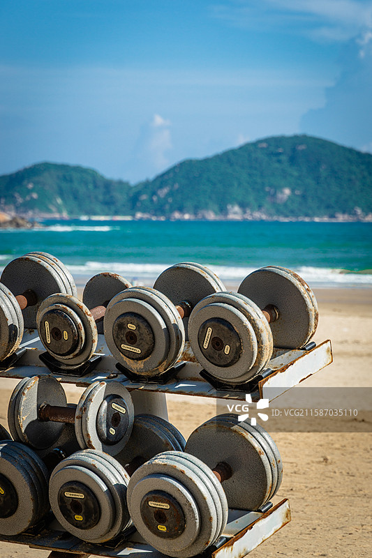 海南 万宁 神州半岛 沙滩 海边 健身房 健身器材 铁馆图片素材