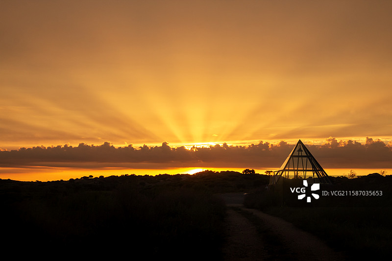 当丁达尔晚霞遇见金字塔图片素材