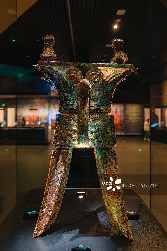 2000年安阳花园庄亚长墓出土，中国社会科学院考古研究所藏——“亚长”铜方斝（晚商）图片素材