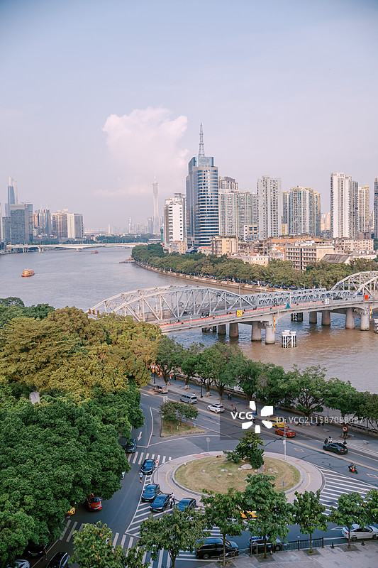 星寰国际中心大楼远眺海珠桥及珠江风景图片素材