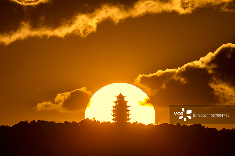 重庆铁山坪云外楼落日,图片素材