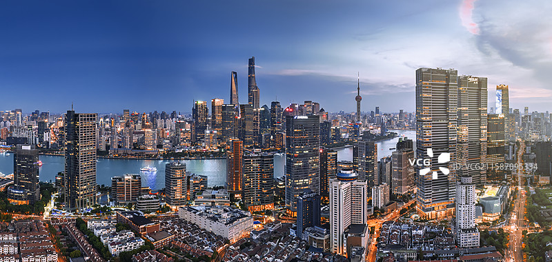 上海杨浦区平凉路视角下的上海陆家嘴日落晚霞航拍图片素材