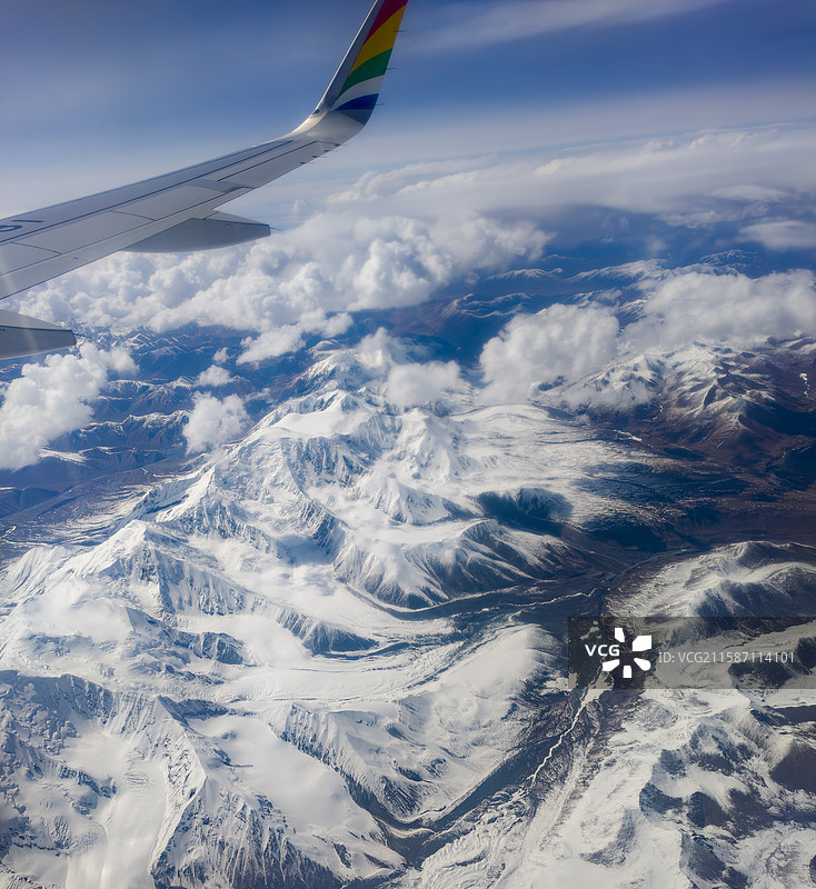 飞跃雪山（西藏）图片素材