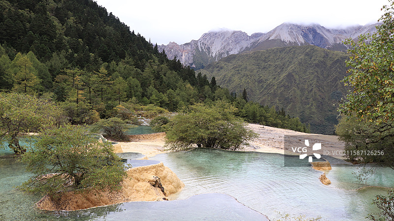 四川阿坝黄龙五彩池-钙化景观图片素材