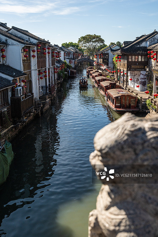 苏州山塘街水巷与游船景观图片素材