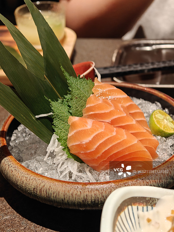 三文鱼刺身特写图片素材