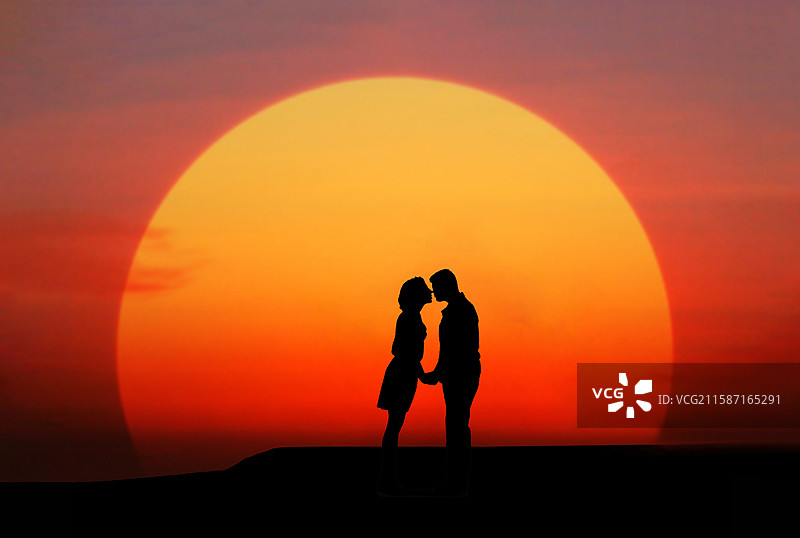 月夜下的情侣图片素材