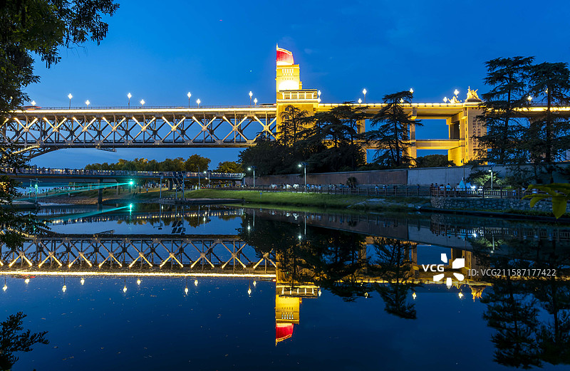 仿佛在四维空间的南京长江大桥图片素材