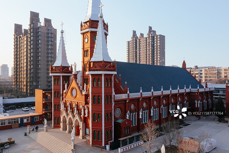 教堂与现代城市图片素材