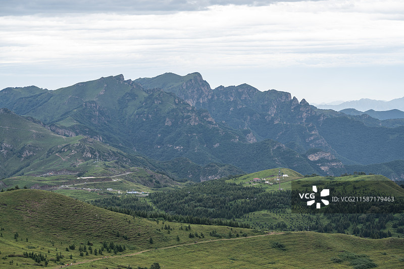 夜爬北京最高峰东灵山，只为那云海日出，可惜风雨交加图片素材