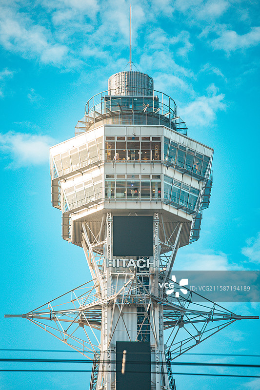 日本大阪新世界区通天阁塔前的步行商业街图片素材