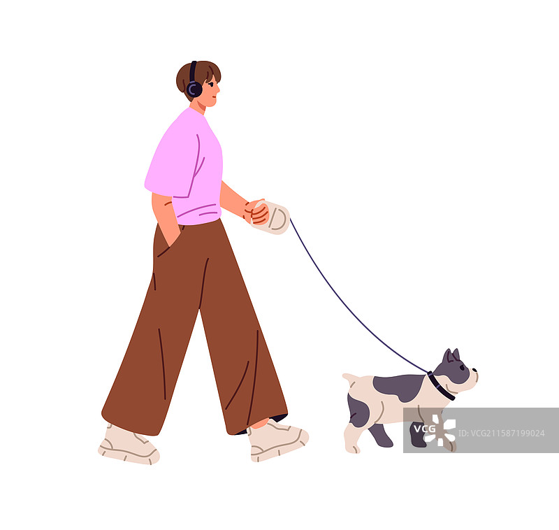 年轻女性戴着耳机听音乐图片素材