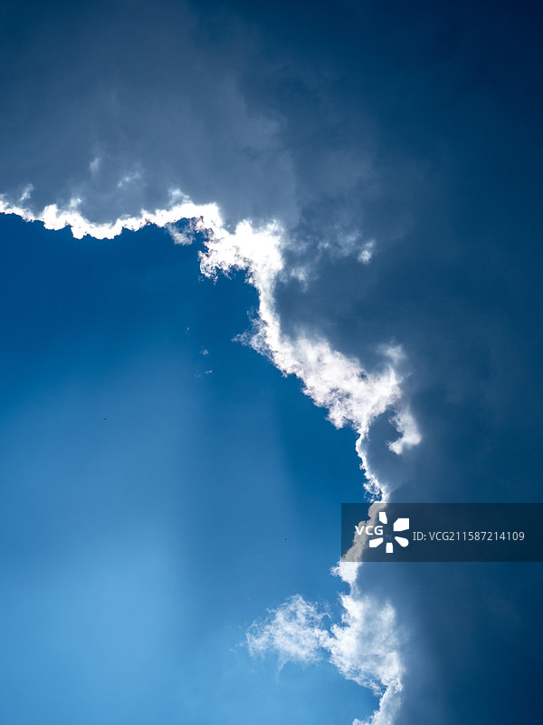 蓝天白云彩虹图片素材