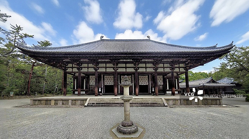 唐招提寺由鉴真主持建于 759 年，是日本佛教律宗总本山，建筑具唐代风格，多建筑与佛像为日本国宝。图片素材